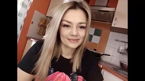 Snapshot of krisssexi chatting on February 17, 5:47 am KrissSexi online show from February 17, 5:47 am