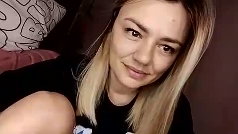 Snapshot of krisssexi chatting on September 13, 5:04 am KrissSexi online show from September 13, 5:04 am