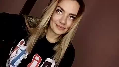 Snapshot of krisssexi chatting on September 16, 5:37 am KrissSexi online show from September 16, 5:37 am