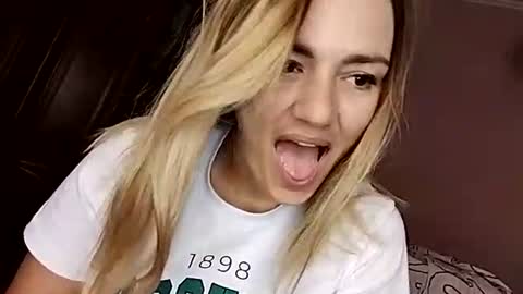 Snapshot of krisssexi chatting on October 5, 11:15 am KrissSexi online show from October 5, 11:15 am