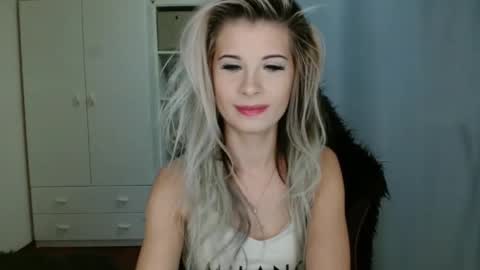 KristineAmore online show from December 1, 8:18 am