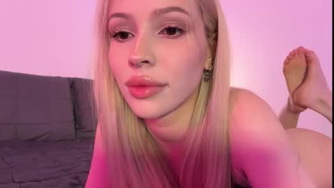 Snapshot of kristy_babe chatting on October 16, 11:40 pm Kristy online show from October 16, 11:40 pm