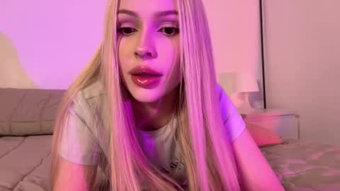Snapshot of kristy_babe chatting on September 20, 4:27 pm Kristy online show from September 20, 4:27 pm