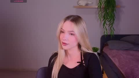 Snapshot of kristy_babe chatting on December 4, 2:26 pm Kristy online show from December 4, 2:26 pm