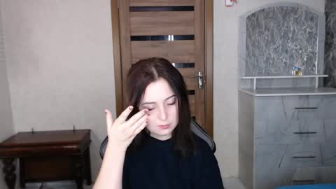Snapshot of kristy_fran chatting on October 20, 11:30 pm Kristy online show from October 20, 11:30 pm