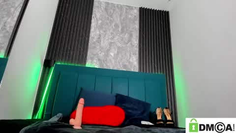 krystal online show from April 11, 5:49 pm