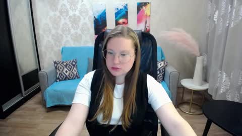 kuri_u online show from January 7, 11:57 am