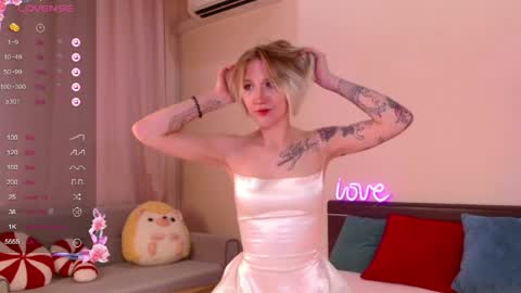 kuttie__mia online show from April 11, 1:22 am