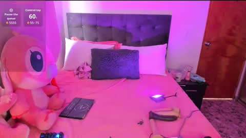 Kylie  online show from February 16, 7:58 pm