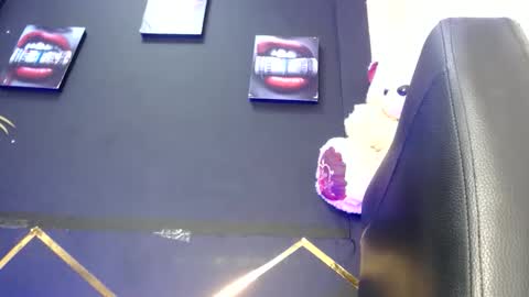  KYLIE online show from December 2, 7:10 am