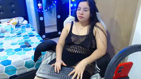 Snapshot of kylie_switch chatting on December 14, 1:06 am Instagram Kylie switch followme buy lovense here online show from December 14, 1:06 am