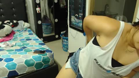 Snapshot of kylie_switch chatting on February 15, 2:37 am Instagram Kylie switch followme buy lovense here online show from February 15, 2:37 am