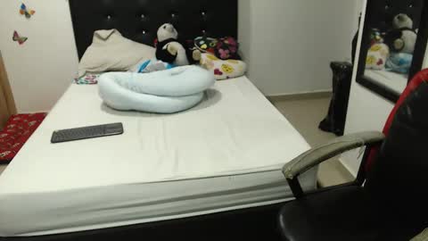 Snapshot of kylie_switch chatting on October 13, 12:46 am Instagram Kylie switch followme buy lovense here online show from October 13, 12:46 am