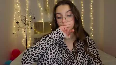 Margo  online show from January 8, 5:50 pm