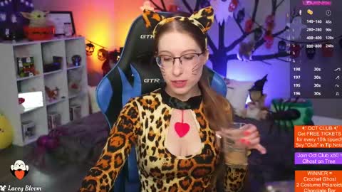 Lacey Bloom online show from October 9, 1:54 am