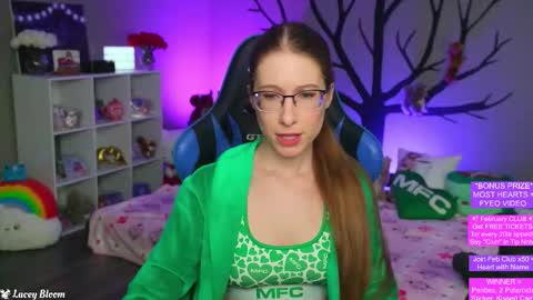 Lacey Bloom online show from February 3, 3:04 am