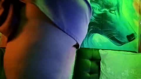 lacy_deville online show from April 15, 2:01 am