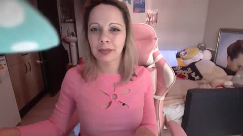 lady_smile69 online show from February 25, 1:10 pm