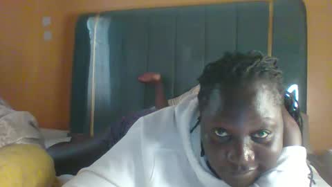 lindah32 online show from October 23, 1:50 pm