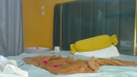 lindah32 online show from February 4, 12:02 am