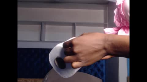 ladydiva69 online show from March 4, 2:17 am