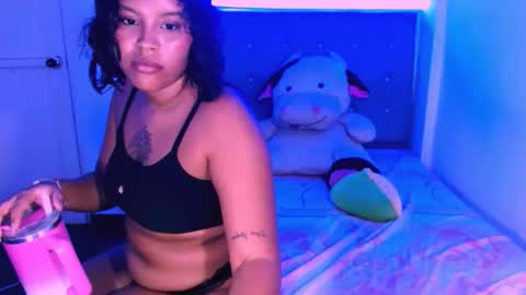 laura online show from April 25, 12:46 am