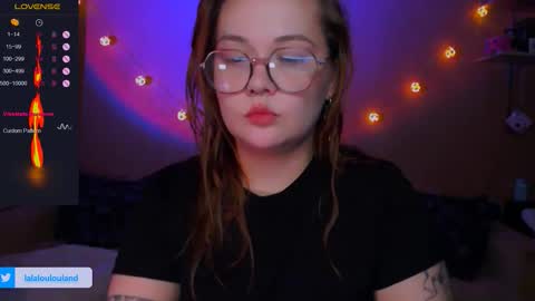 Snapshot of lala_loulou chatting on October 19, 8:11 pm Nicky online show from October 19, 8:11 pm