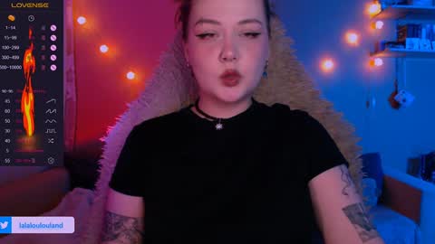 Snapshot of lala_loulou chatting on January 1, 5:44 pm Nicky online show from January 1, 5:44 pm