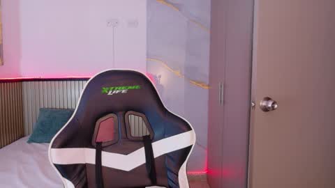 Laura online show from December 3, 12:29 pm