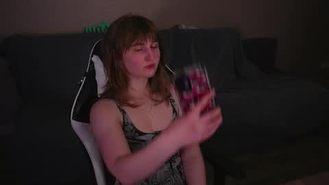 Kay online show from April 3, 7:23 pm