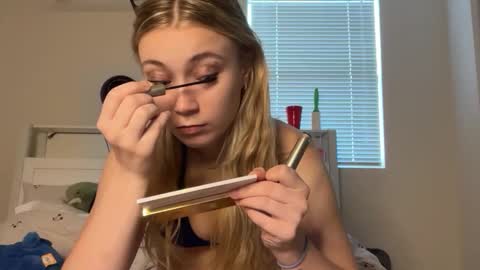 lanademira online show from April 8, 4:53 pm