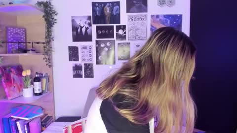 lanaherondale_ online show from October 6, 9:41 pm