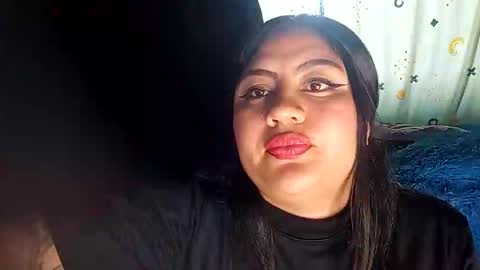 lapeligrosa_ online show from March 25, 7:06 pm