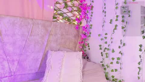 Lara Gill online show from April 6, 7:59 pm