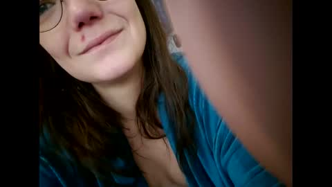 Snapshot of laraa333 chatting on February 13, 8:59 am Little online show from February 13, 8:59 am
