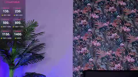 laraamosx online show from July 1, 9:25 pm