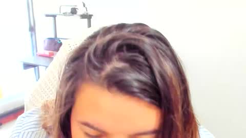 Lara online show from April 18, 9:58 pm