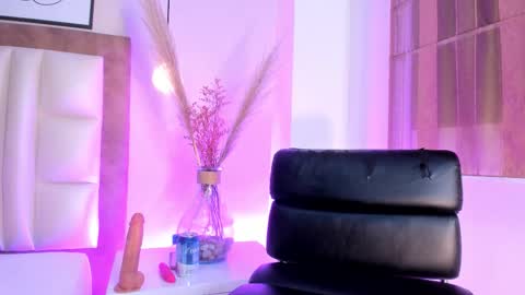  Lara Gold  online show from February 6, 1:42 am