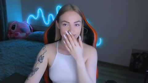 LaraKrein lk online show from April 4, 5:45 pm