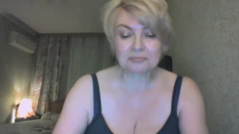 laramrs online show from April 18, 7:07 pm