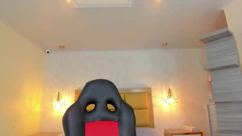  MIA  online show from November 25, 12:18 pm