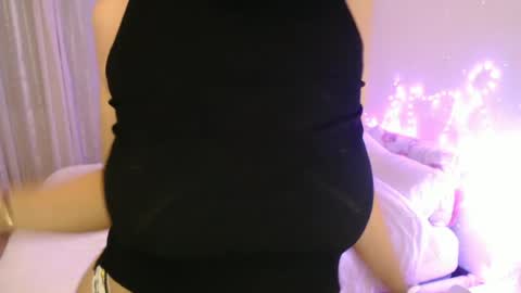 Auri online show from June 11, 8:49 pm