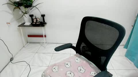 Kendra online show from April 14, 2:17 pm