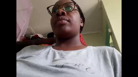 laura829489 online show from December 20, 9:46 am