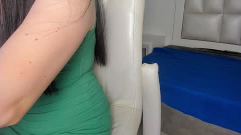 laura__js_ online show from September 13, 3:47 am