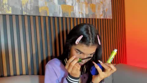 Laura online show from December 20, 1:04 pm