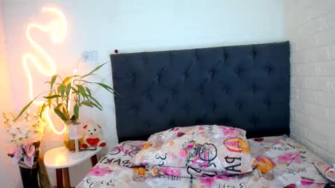 LAURA online show from March 11, 6:10 pm