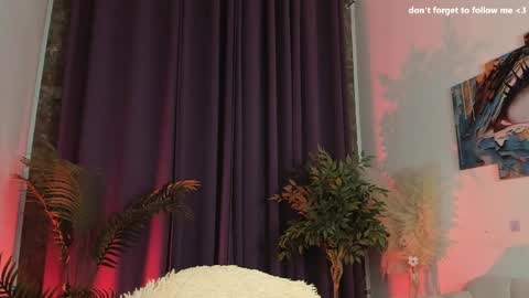 Laura online show from April 1, 8:17 pm