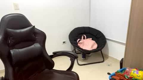 laura online show from November 11, 12:28 am