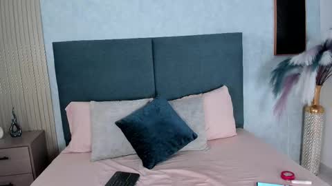 LauraIvy online show from January 8, 12:42 pm